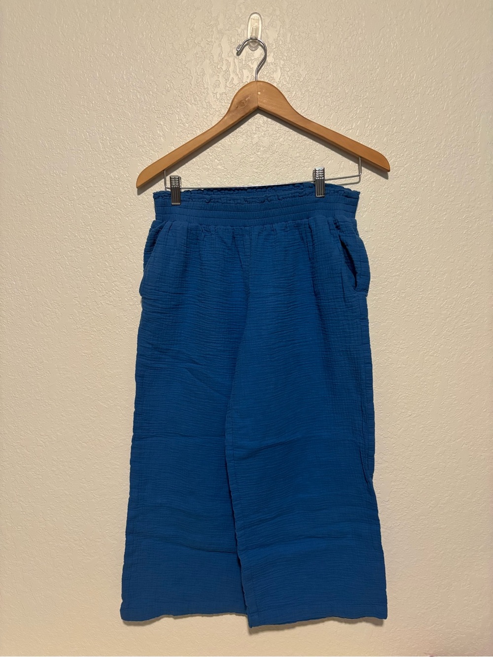 Women’s Wide-Leg Blue Crop Pants